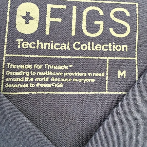 Figs Technical Collection Women's Scrubs Top Navy Blue 2 Pocket Size Medium - Picture 3 of 7
